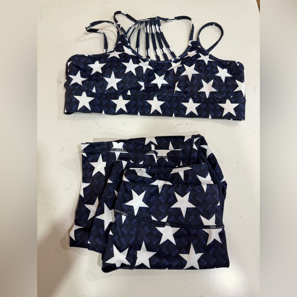 Set large CVG Star-Struck capris
Constantly Varied Gear sizes